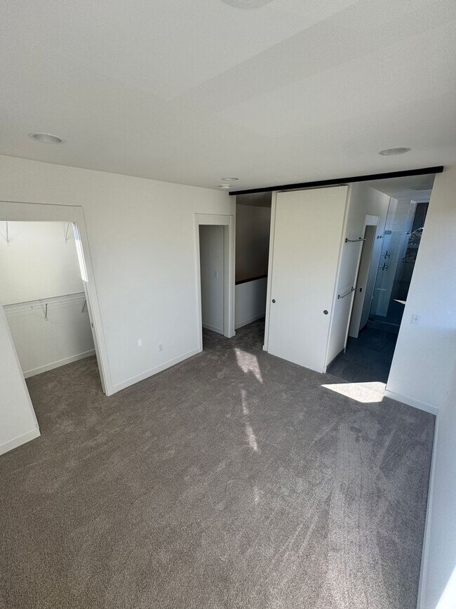 Foto del edificio - Elevate your living experience with this i...