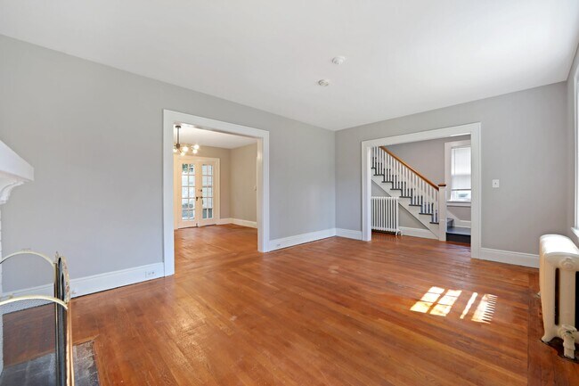 Building Photo - 93 Huguenot Ave