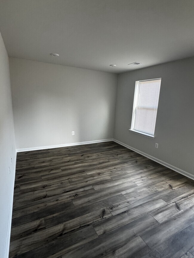 Foto del edificio - 122 Milburn Dr