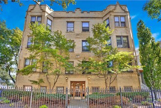 Building Photo - 5069 N Wolcott Ave