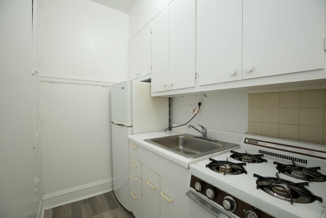 Building Photo - 4634 N Paulina St