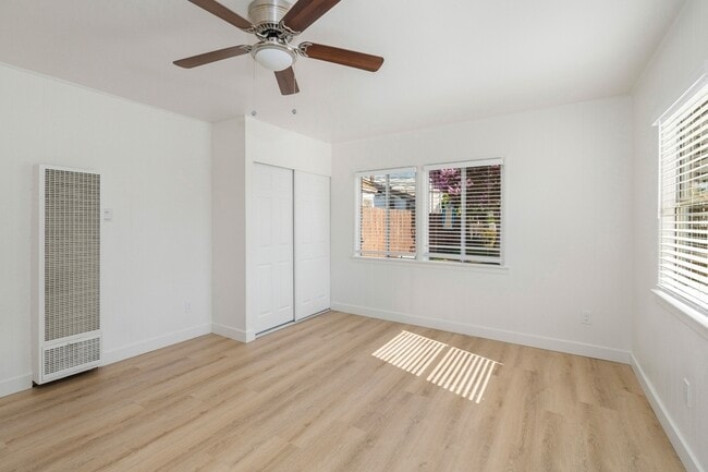 Building Photo - 3824 W 104th St