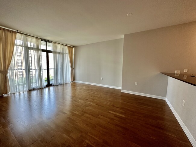 Building Photo - 1235 S Prairie Ave