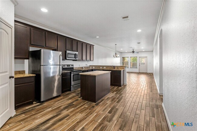 Building Photo - 1005 Tripp Ln