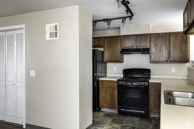 2BR, 1BA - 1097SF - Market Street Lofts