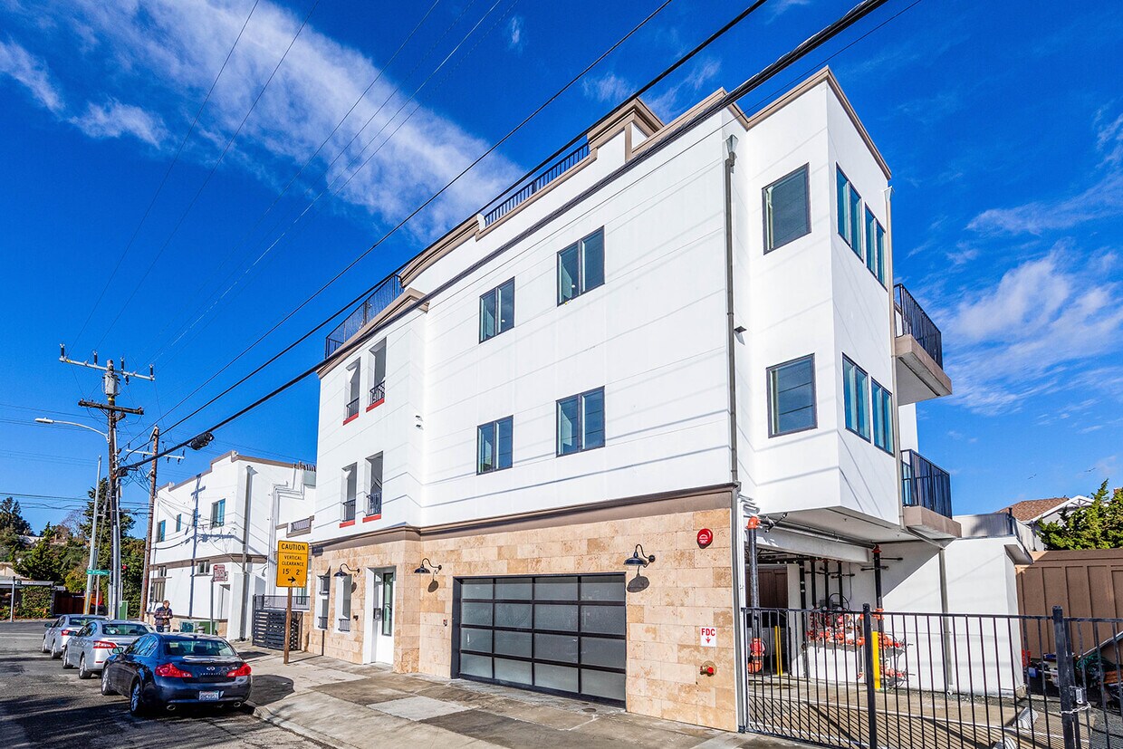 3100 Fruitvale Avenue Unit 2706 School St. 5, Oakland, CA 94602