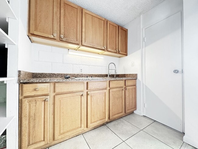 Photo - 2064-ST Apartment