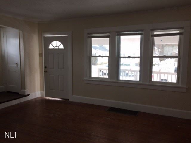 Building Photo - 3 br, 1 bath House - 1910 Third St.
