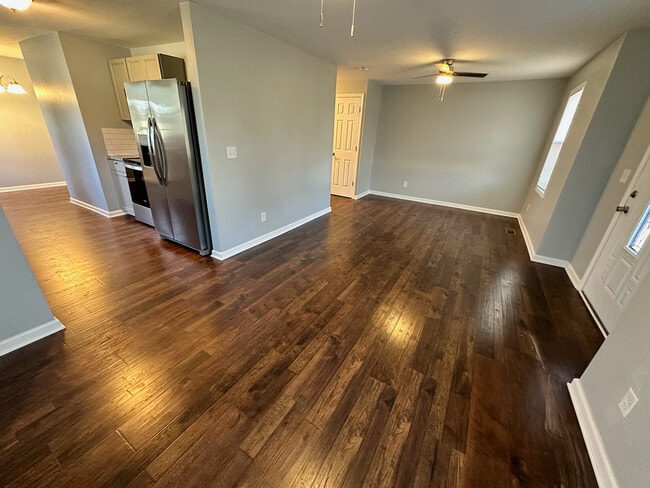 Building Photo - 1112 W Heerdink Ave