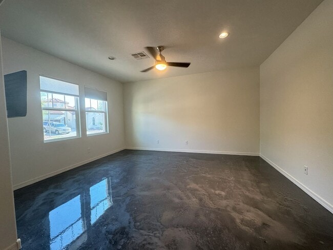 Foto del edificio - STUNNING 3 BEDROOM HOME AT BASE OF SOUTH M...