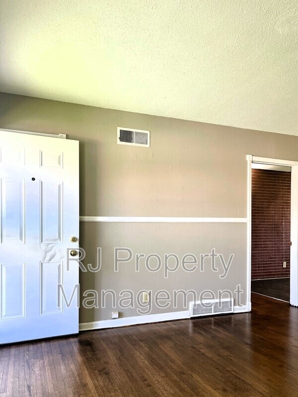 Building Photo - 331 Barkwood Dr