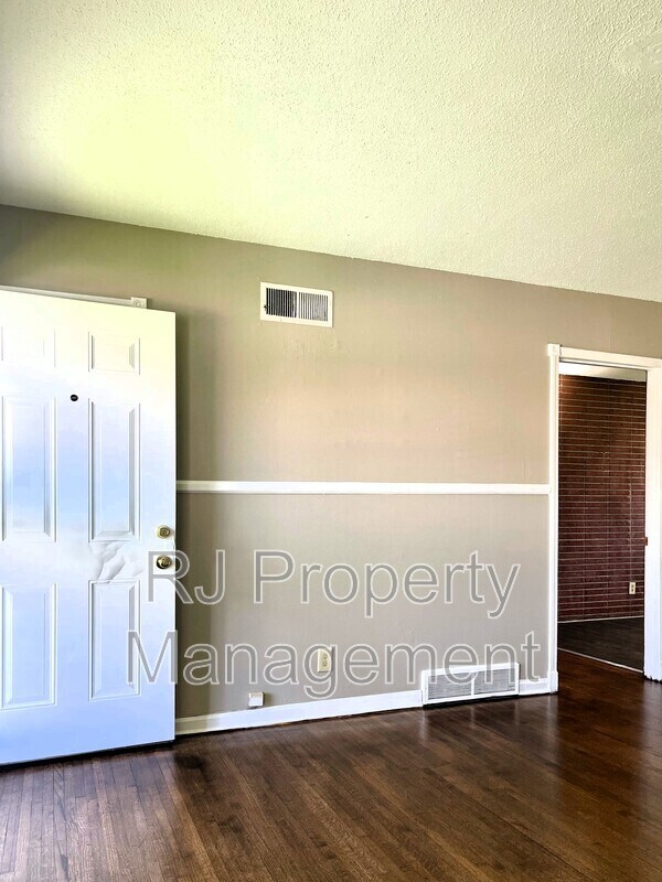 Foto del edificio - 331 Barkwood Dr