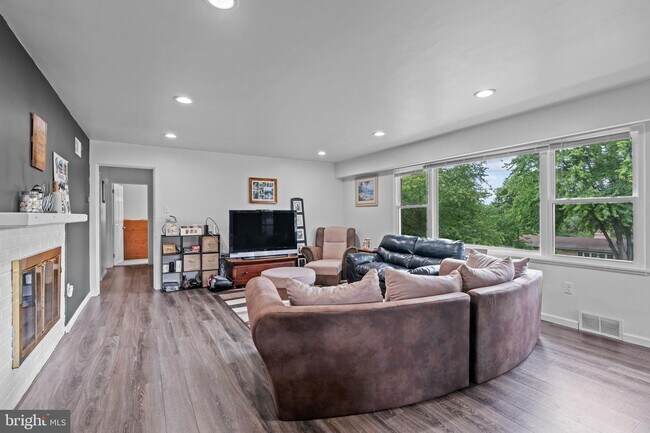 Foto del edificio - 1758 Clover Ln