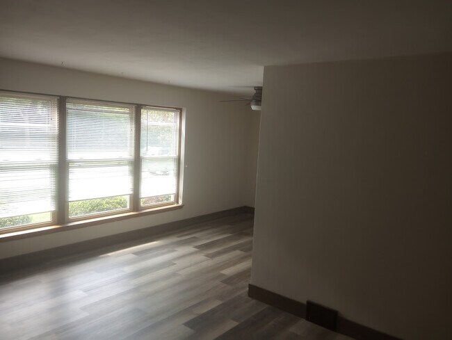 Foto del edificio - 7500 W Center St