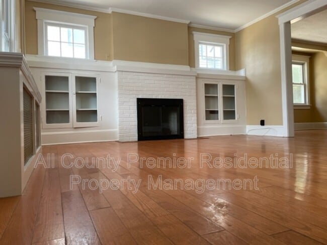 Building Photo - 2548 Nottingham Way
