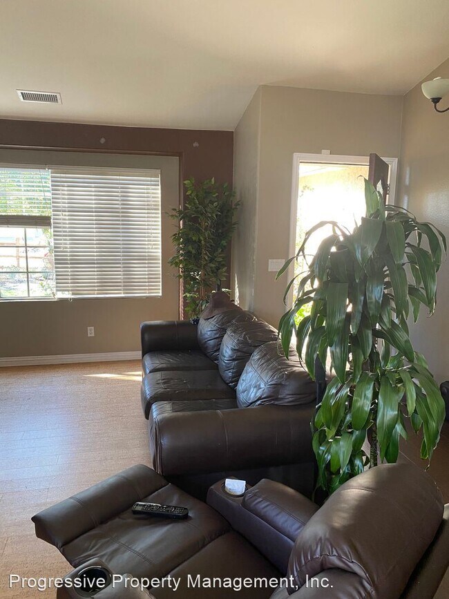 Building Photo - 3 br, 2 bath House - 36320 Toulon Dr