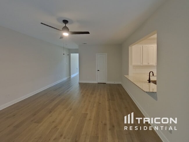 Foto del edificio - 1212 Bullock Dr