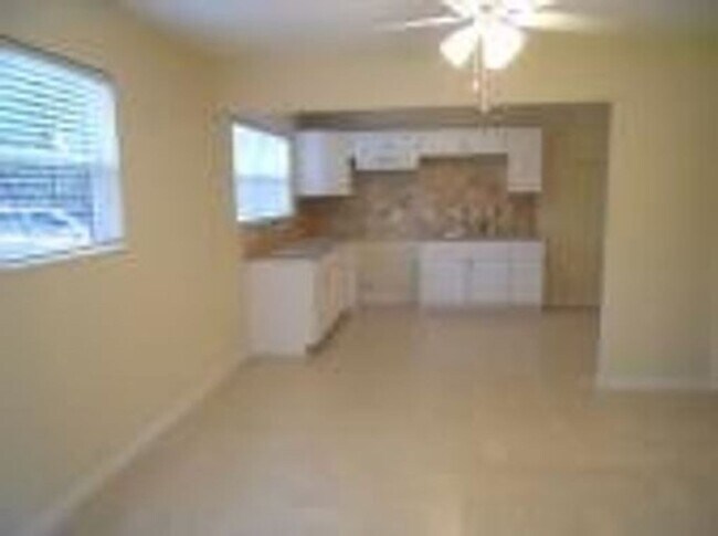 Building Photo - 4/2 Available at 6911 Miss Muffet!