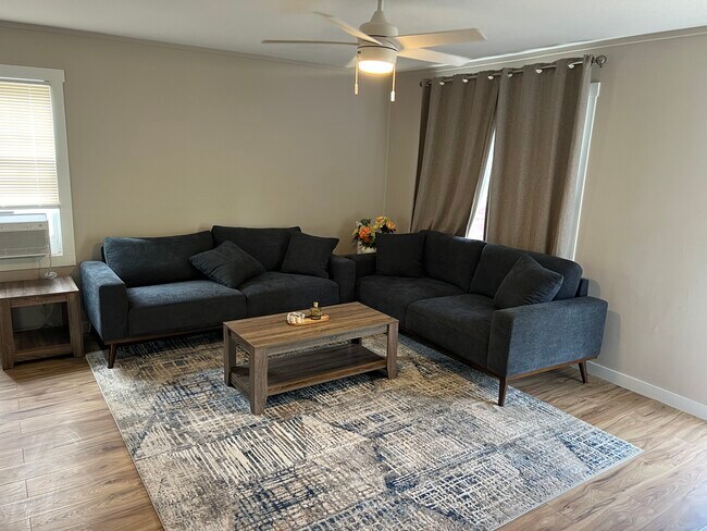 Foto del edificio - 5212 NE 62nd Ave