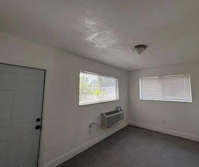 Building Photo - 1951 NW 31st St