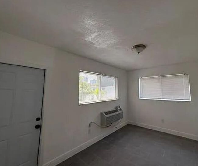 Building Photo - 1951 NW 31st St