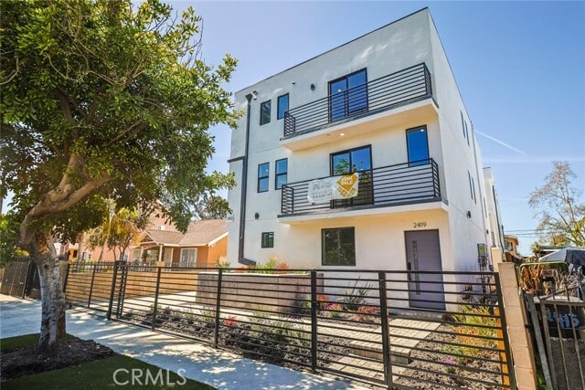 Primary Photo - 2421 Carmona Ave