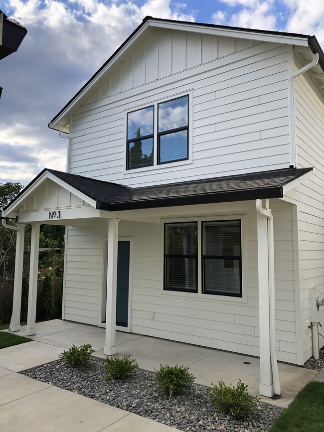 Building Photo - 10271 SE 40th Ave