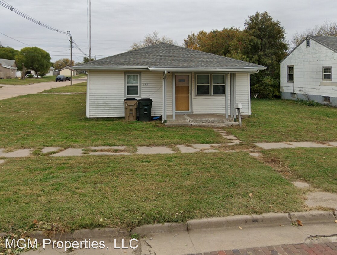 Foto principal - 3 br, 1 bath House - 523 E. 4th