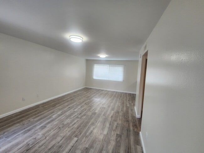 Building Photo - 820 N Kathleen Ln