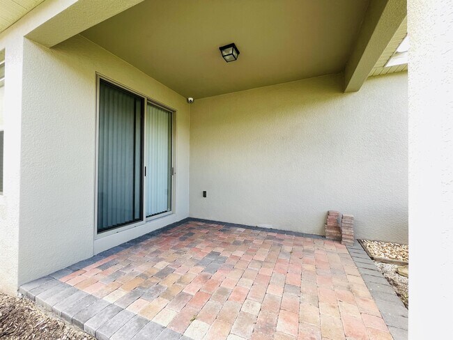 Foto del edificio - 8221 Lakeview Crossing Dr