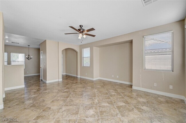 Foto del edificio - 494 Groft Way