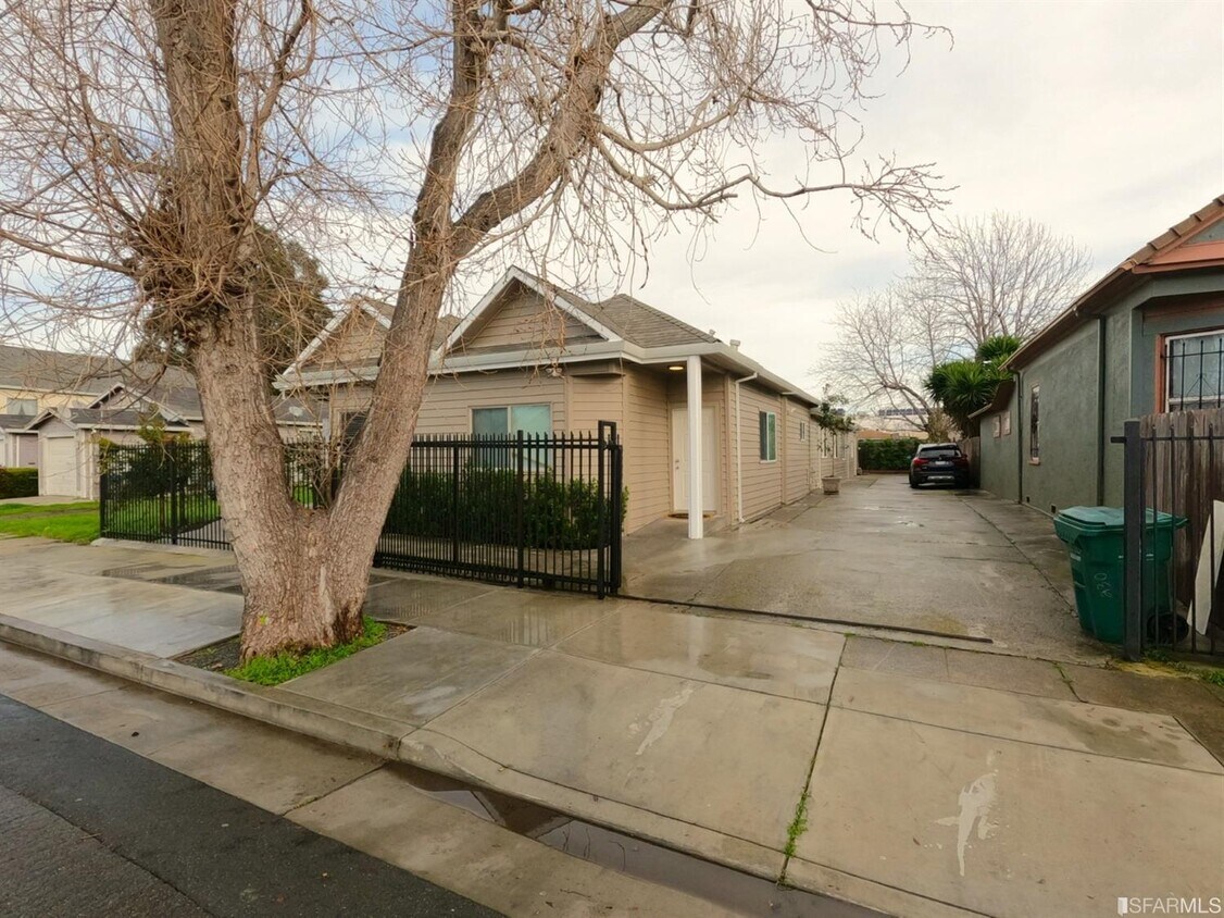 Primary Photo - 416 B St