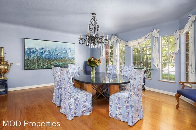 Building Photo - 5 br, 4.5 bath House - 180 N. Dahlia Street