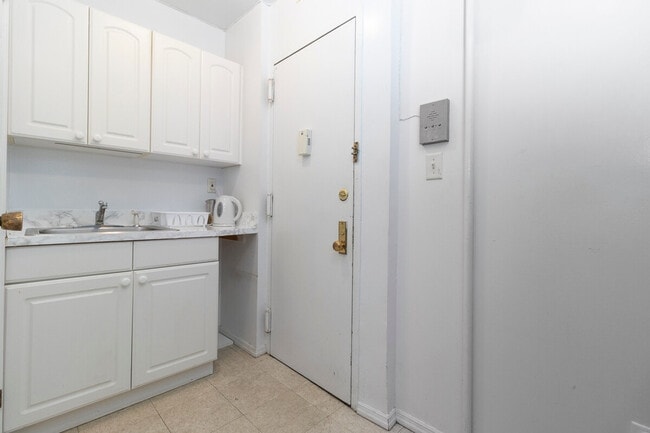 Building Photo - 1794 1st Ave