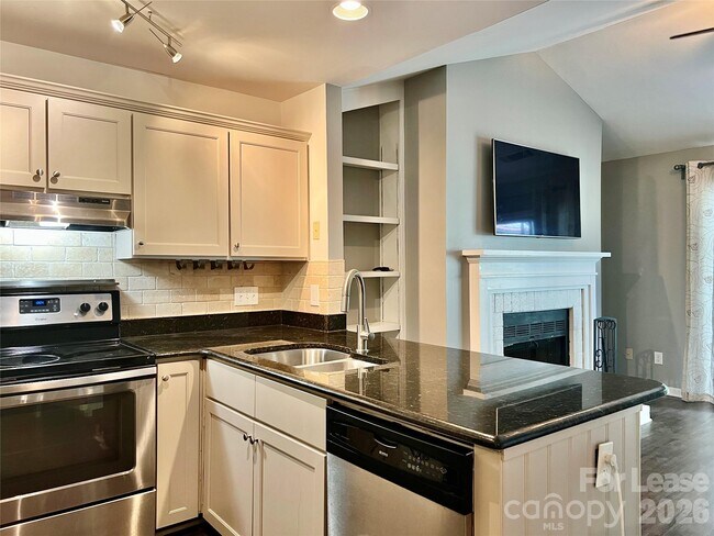 Foto del edificio - 3306 Selwyn Farms Ln