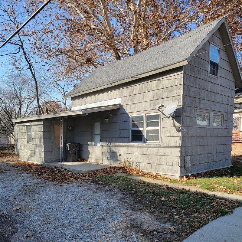290 E 17th St, Des Moines, IA 50316 House for Rent in Des Moines, IA