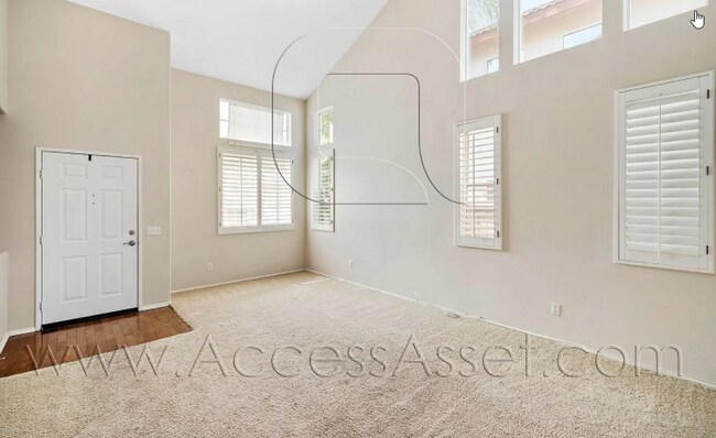 Building Photo - Beautiful Gated Two-Story 3 Bed/2.5 Bath H...