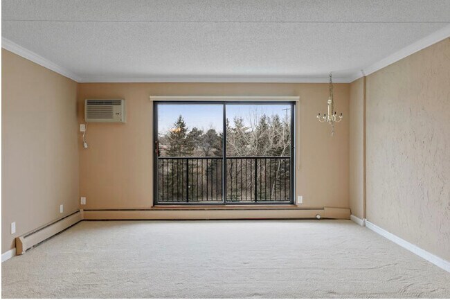 LR - 10531 Cedar Lake Rd