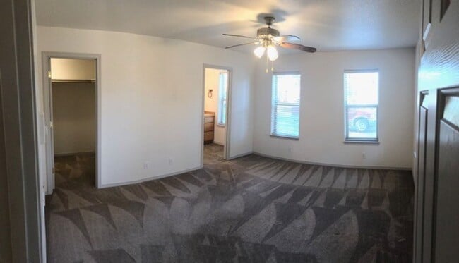 Building Photo - Live in Town-Sisters Oregon