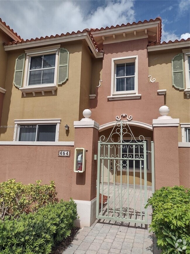 Building Photo - 654 SW 106th Ave