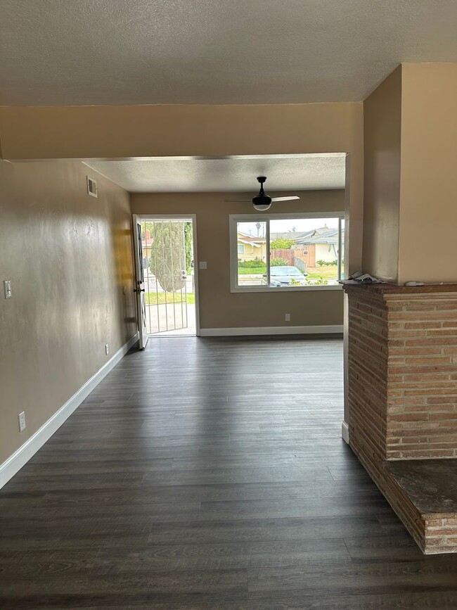 Foto del edificio - 3135 Courtney Dr