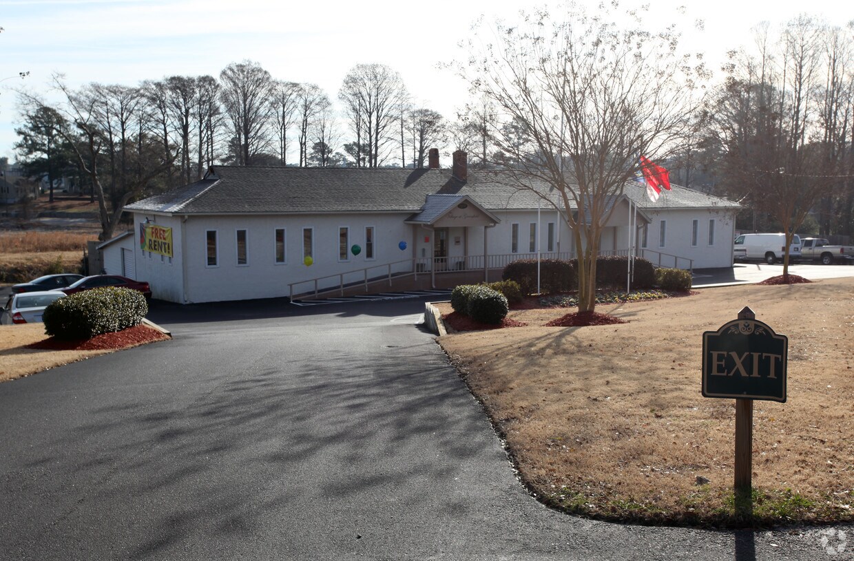 The Life at Lakeside Villas Apartments in Wilmington, NC