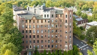 Building Photo - 2 Spruce St