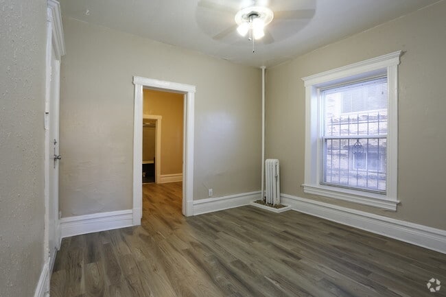 2BR, 1BA - 1200 SF - The Lafayette