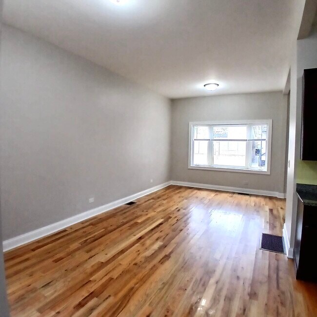 Foto del edificio - 3904 W Armitage Ave