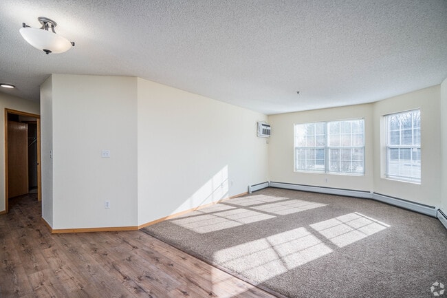 Building Photo - Rosoto Villa on Roselawn
