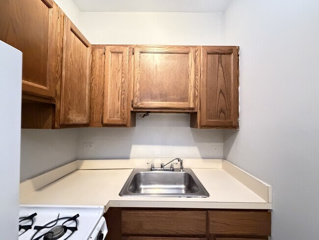 Building Photo - 457 W Melrose