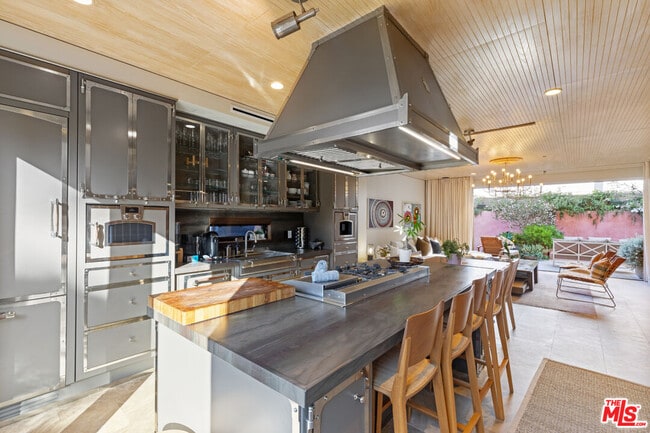 Building Photo - 812 Brooks Ave