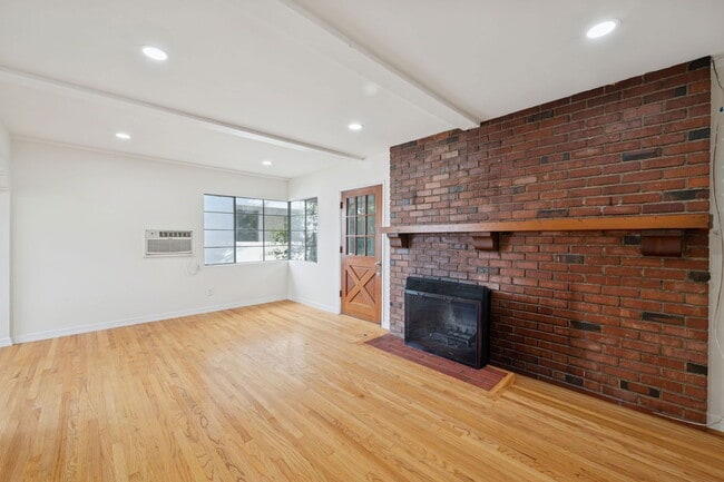 Foto del edificio - 11613 Moorpark St