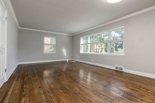 Foto del edificio - 1166 Castlevale Dr